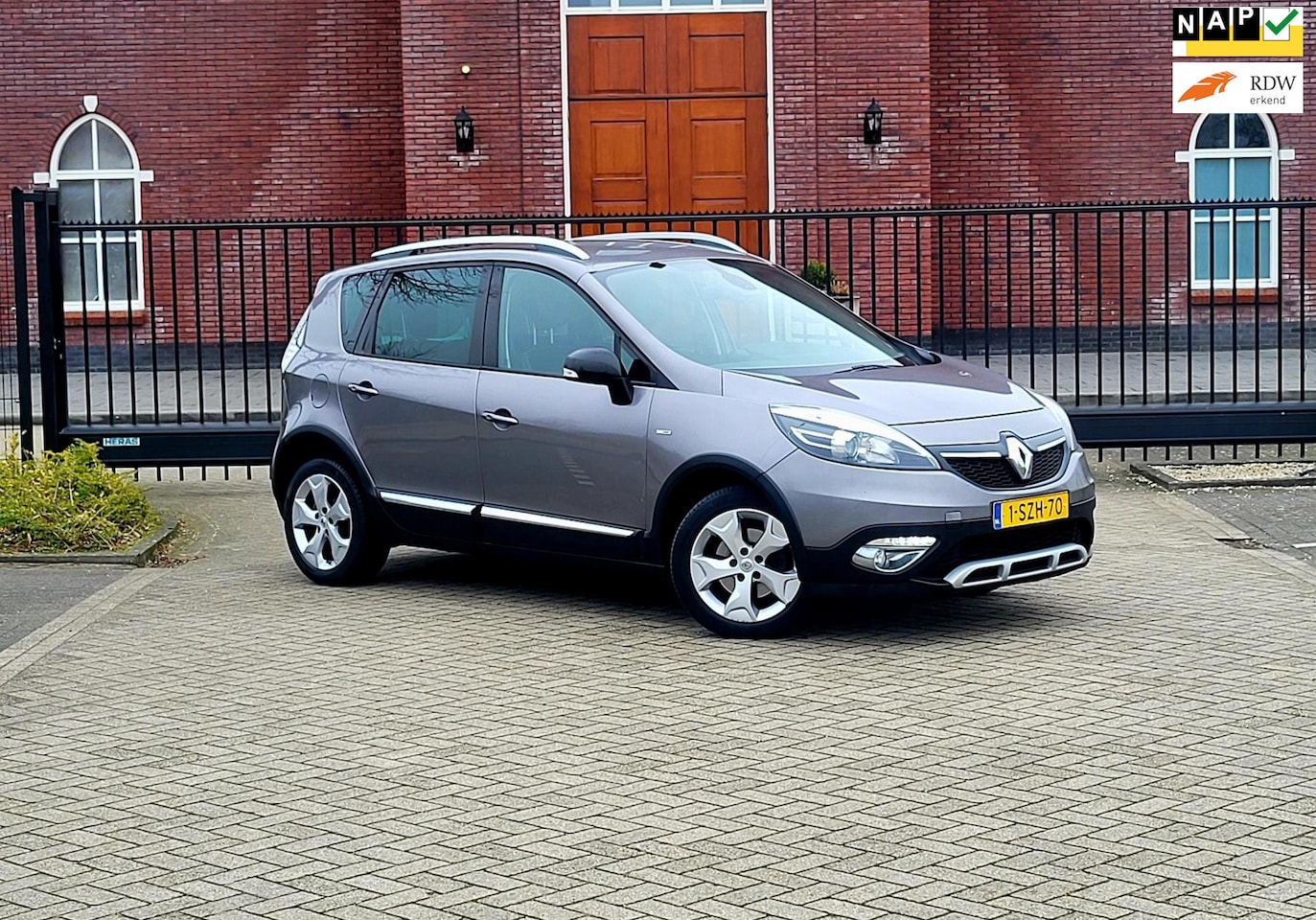 Renault Scénic Xmod - 1.2 TCe Bose / Navi / LED / Pdc / Cruise Control / Trekhaak - AutoWereld.nl