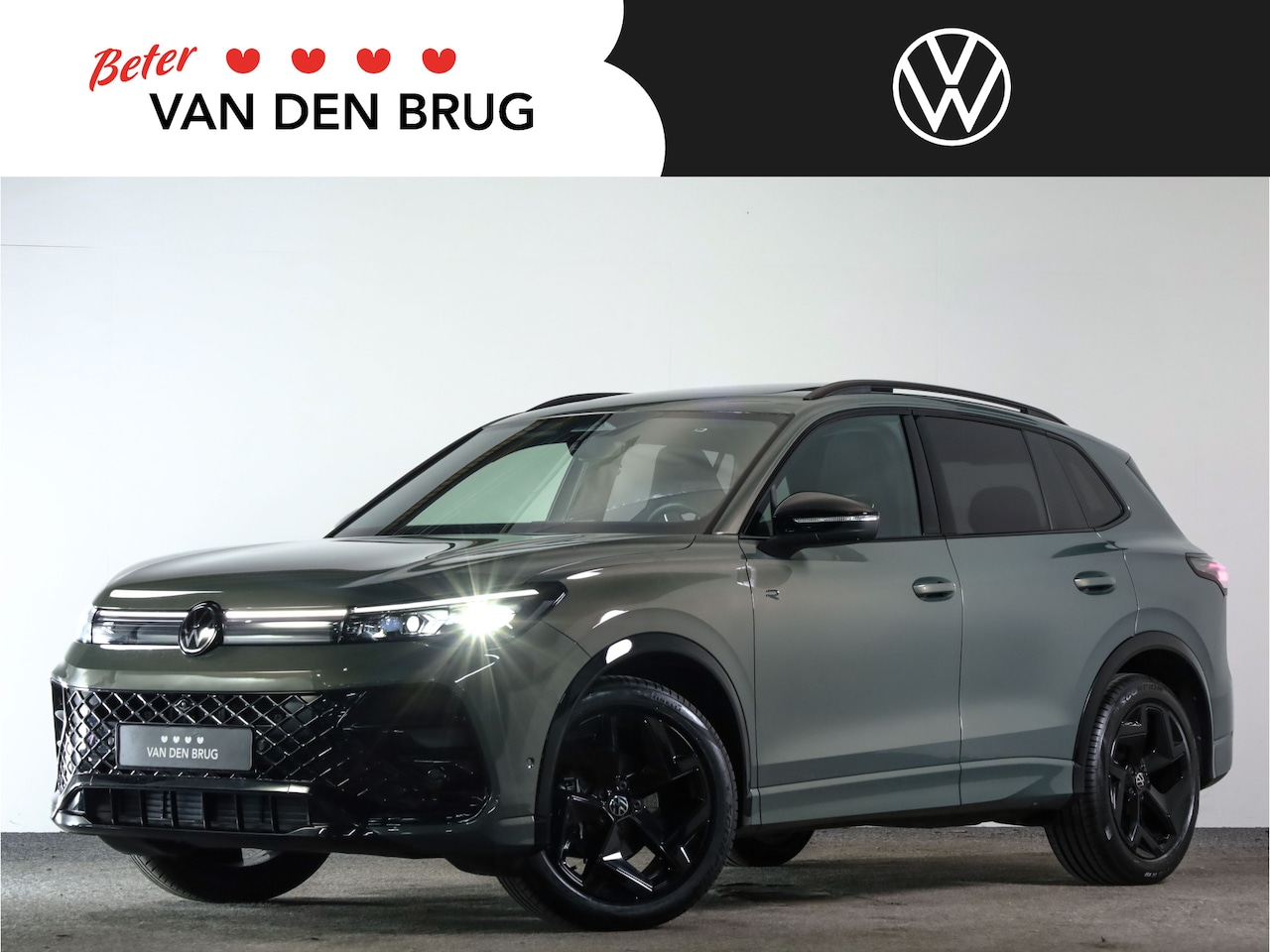 Volkswagen Tiguan - R-Line 1.5 eTSI 150 PK | LED | Black Style | Panoramadak | 360 Camera | Stoel & Stuurwiel - AutoWereld.nl