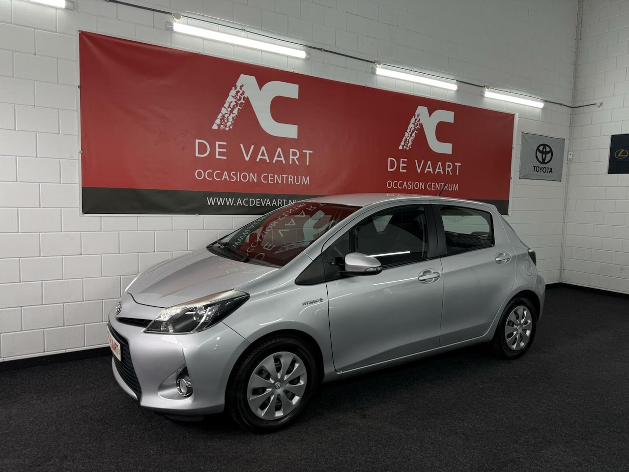 Toyota Yaris - 1.5 Full Hybrid Dynamic - NAVI/KEYLESS/CAM/NAP - AutoWereld.nl