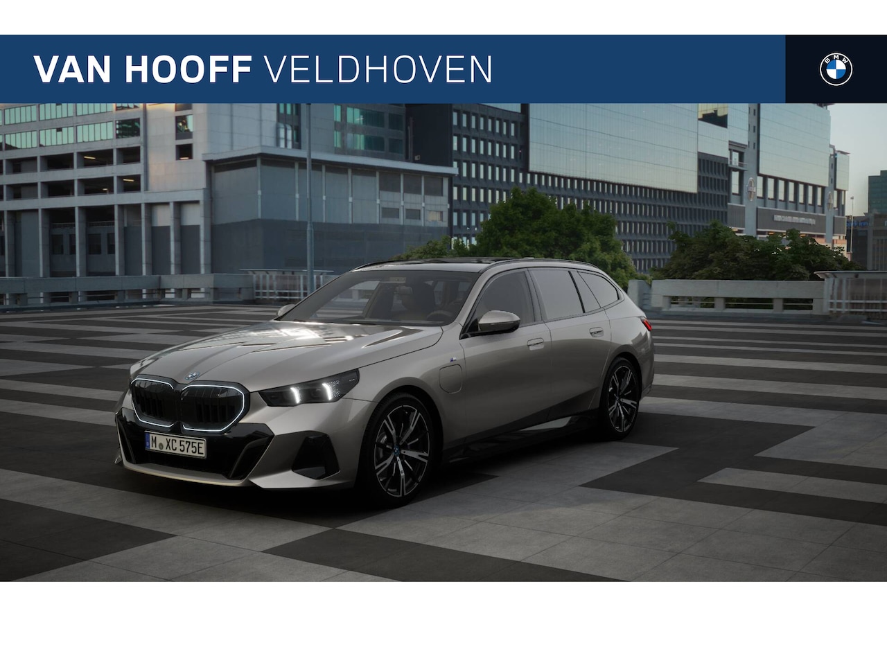 BMW 5-serie Touring - 530e M Sport Automaat / Panoramadak / Trekhaak / Stoelventilatie / Adaptieve LED / Comfort - AutoWereld.nl