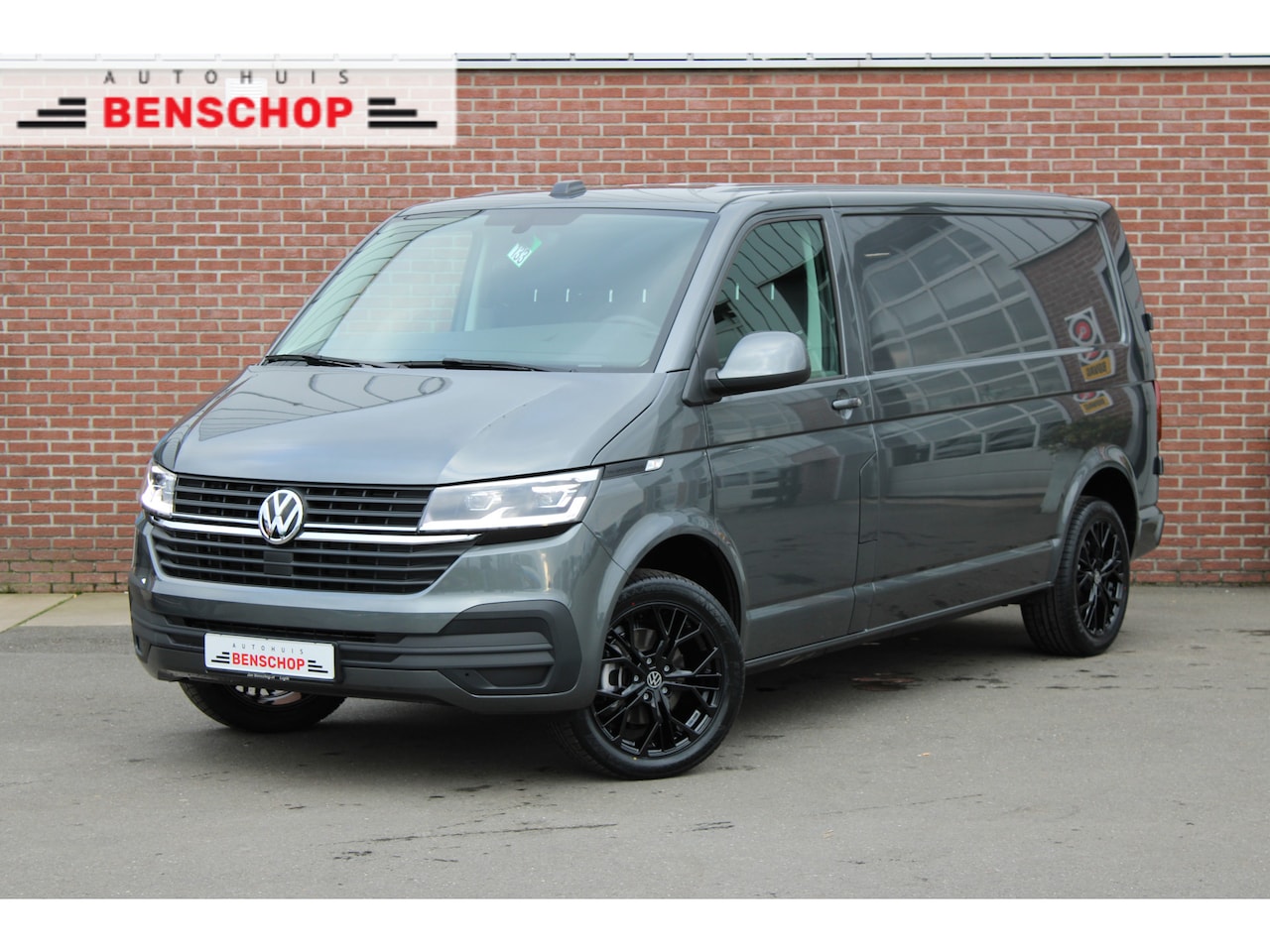 Volkswagen Transporter - 2.0 TDI 150PK L2H1 |LED|CRUISE|MULTI.STUUR|APP.CONNECT|18' VELGEN| - AutoWereld.nl