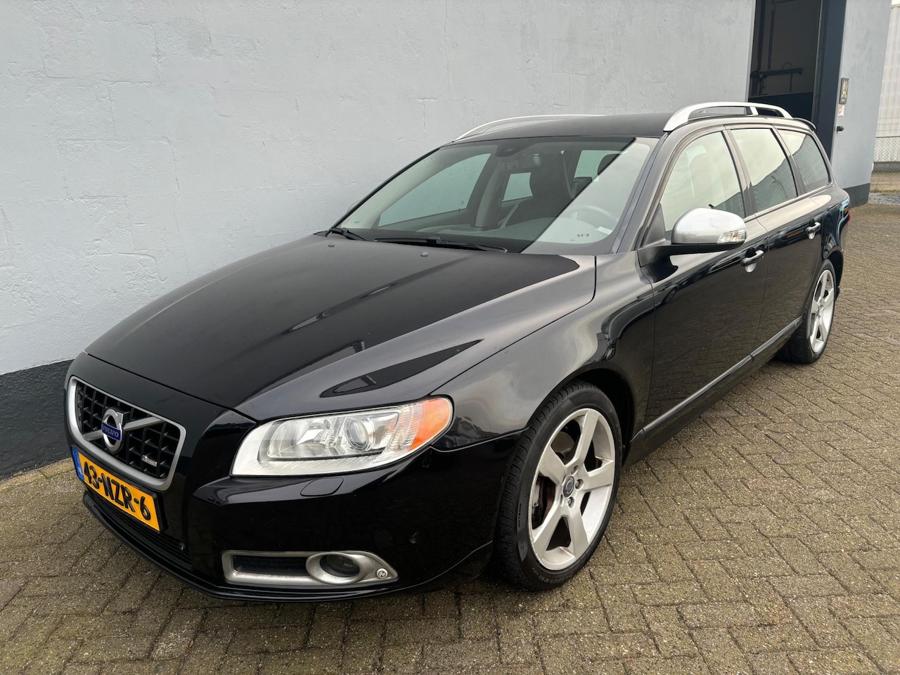 Volvo V70 - 2.0T R-Edition Automaat - Lederen Interieur - AutoWereld.nl