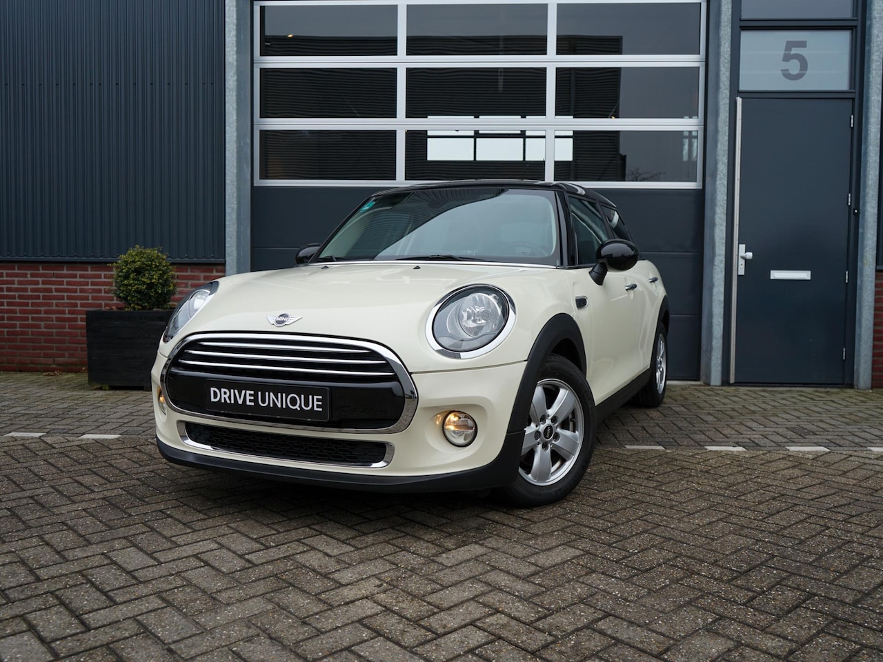 MINI Cooper - Mini 1.5 | Navigatie prof. | Volledig dealer onderhouden! | Cruise control - AutoWereld.nl