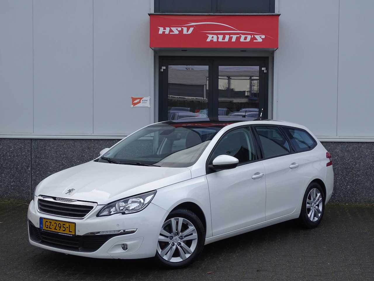 Peugeot 308 SW - 1.2 PureTech Blue Lease Executive navi panodak - AutoWereld.nl