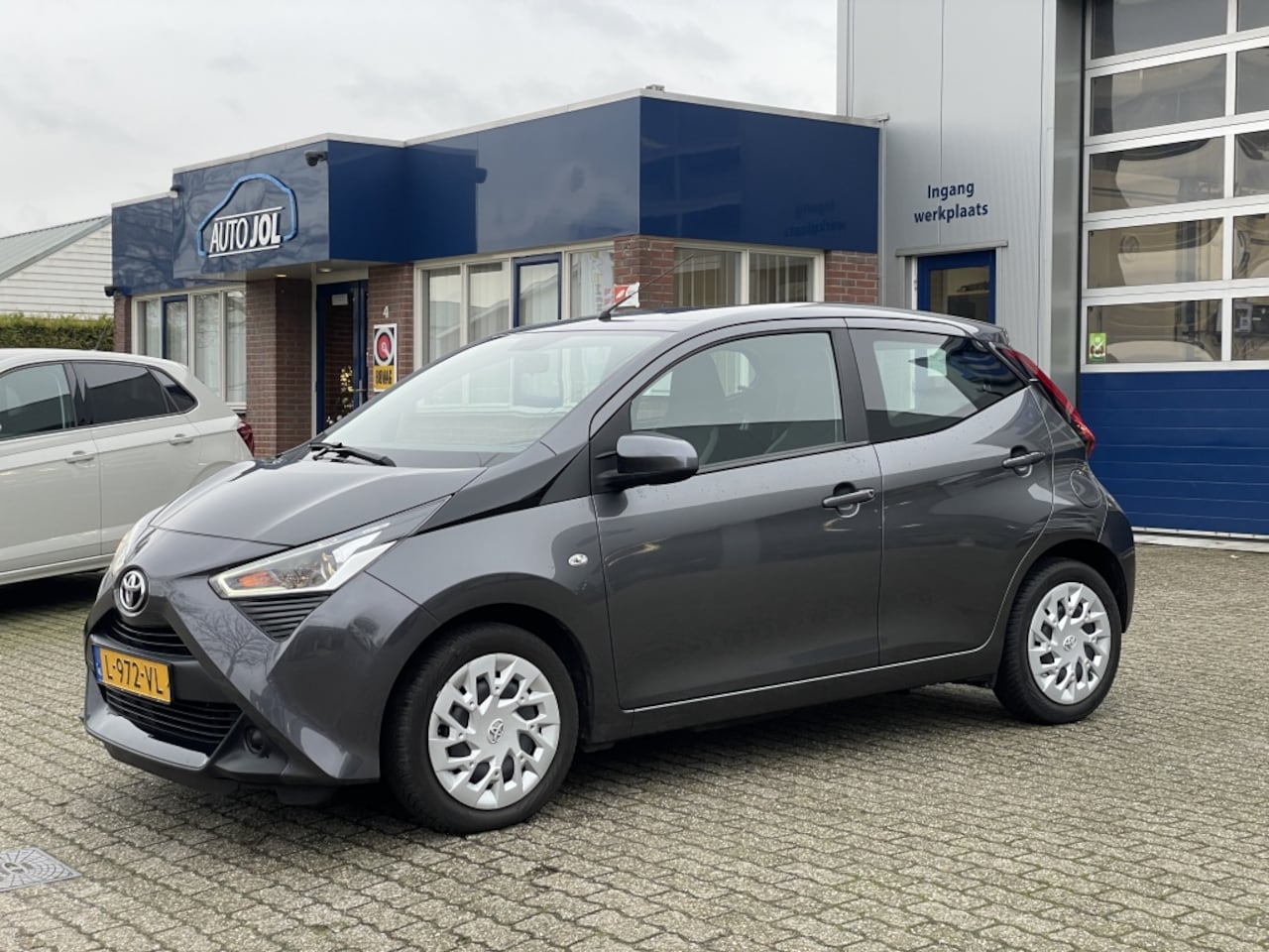 Toyota Aygo - 1.0 VVT-i x-play | achteruitrijcamera | rijklaarprijs - AutoWereld.nl