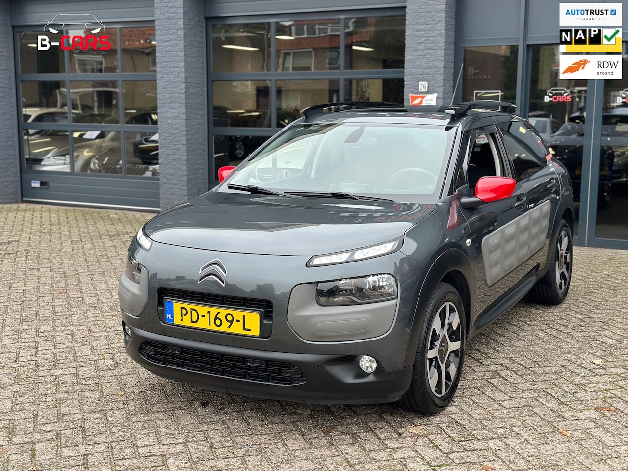 Citroën C4 Cactus - 1.2 e-VTi LEER|PANO|STOELVW|AUTOPARK|CAMERA|NAVI|TRKHK!! - AutoWereld.nl