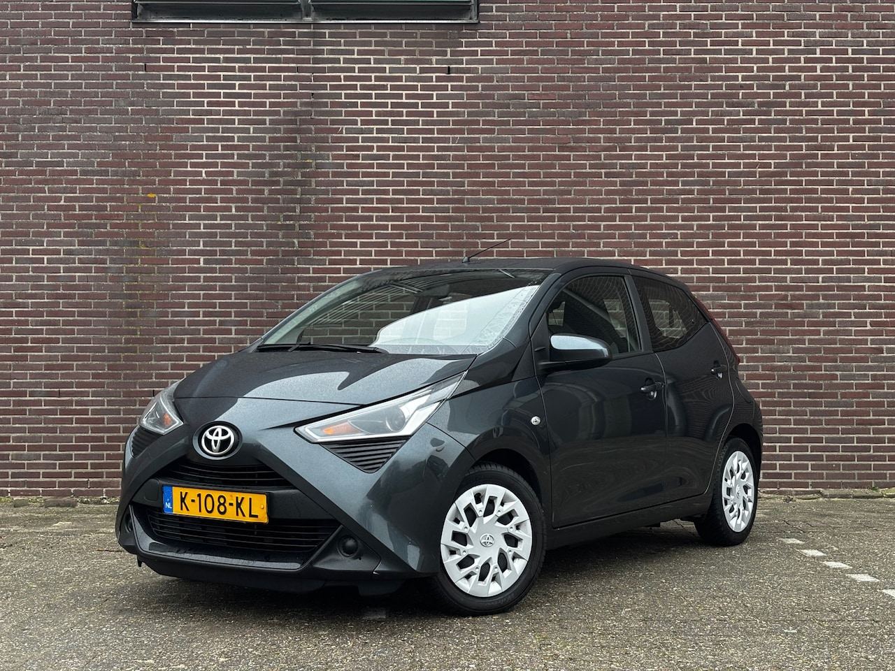 Toyota Aygo - 1.0 VVT-i x-play | Airco | Smartphone | Cruise | NL-Auto - AutoWereld.nl