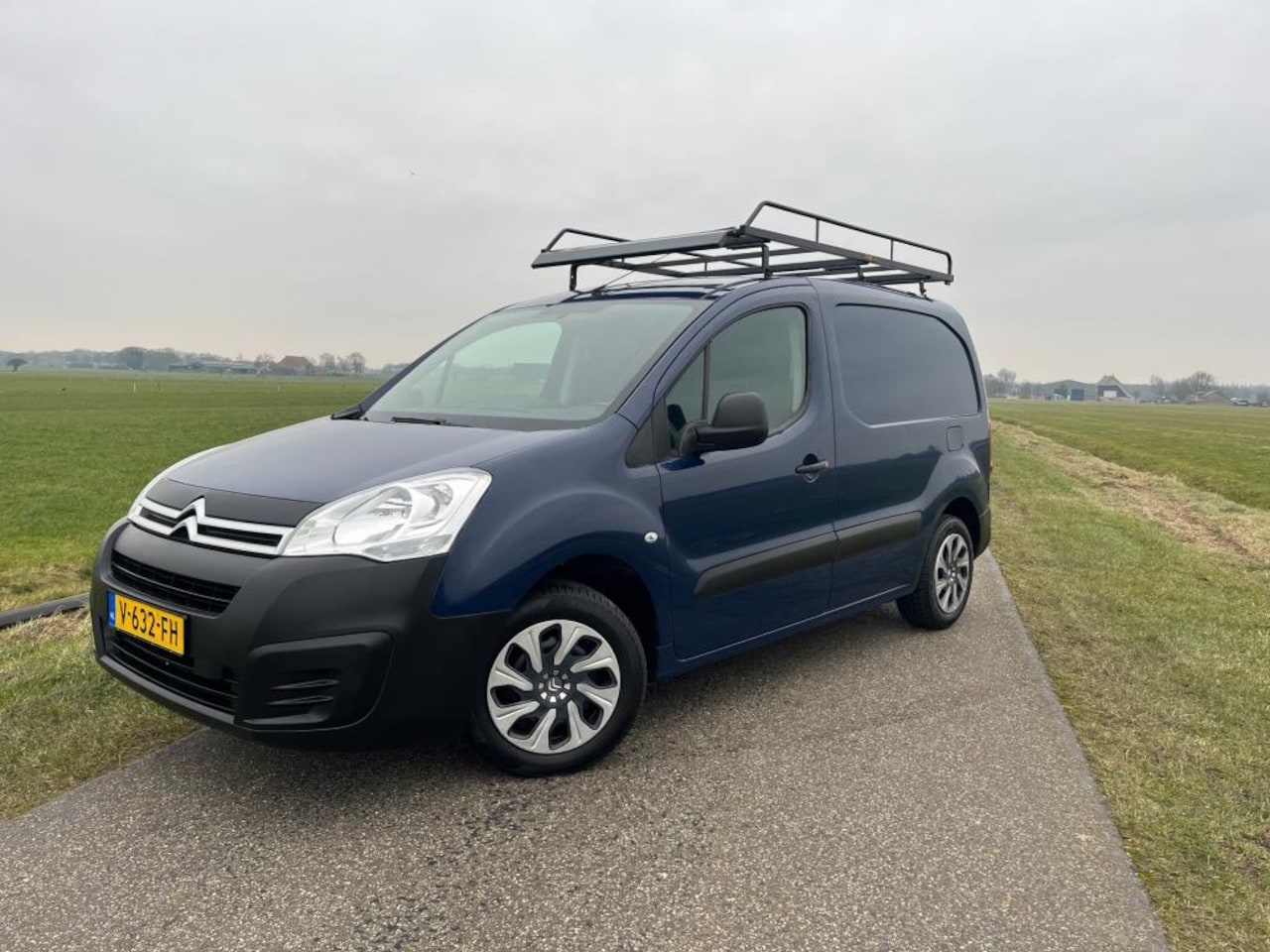 Citroën Berlingo - 1.6 BlueHDI 75 Comfort Cruise Airco - AutoWereld.nl