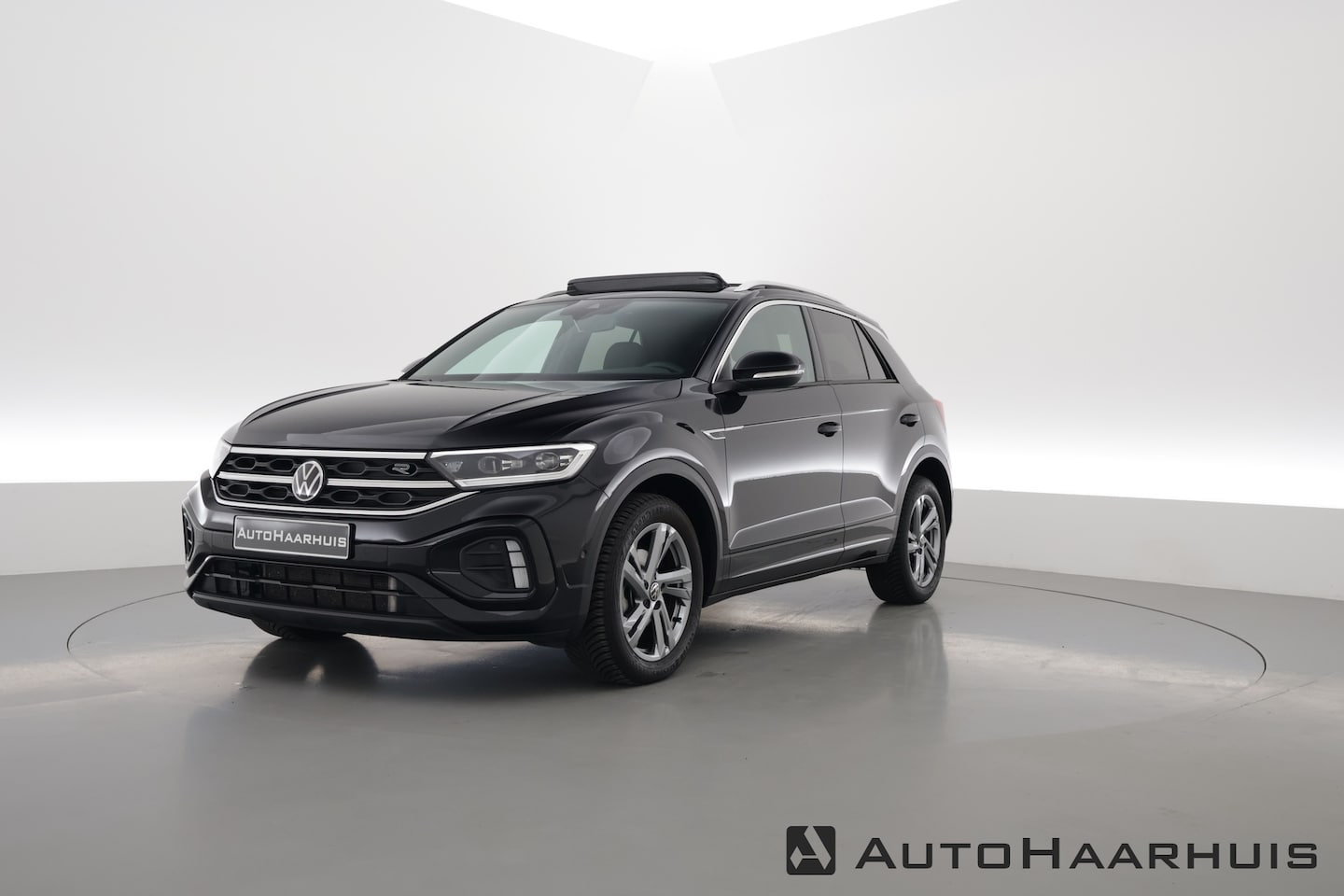 Volkswagen T-Roc - 1.5 TSI R-Line DSG | Pano | IQ. Light | Adapt. Cruise | Navi | Camera - AutoWereld.nl