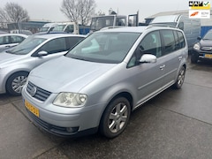 Volkswagen Touran - 1.6-16V FSI Highline