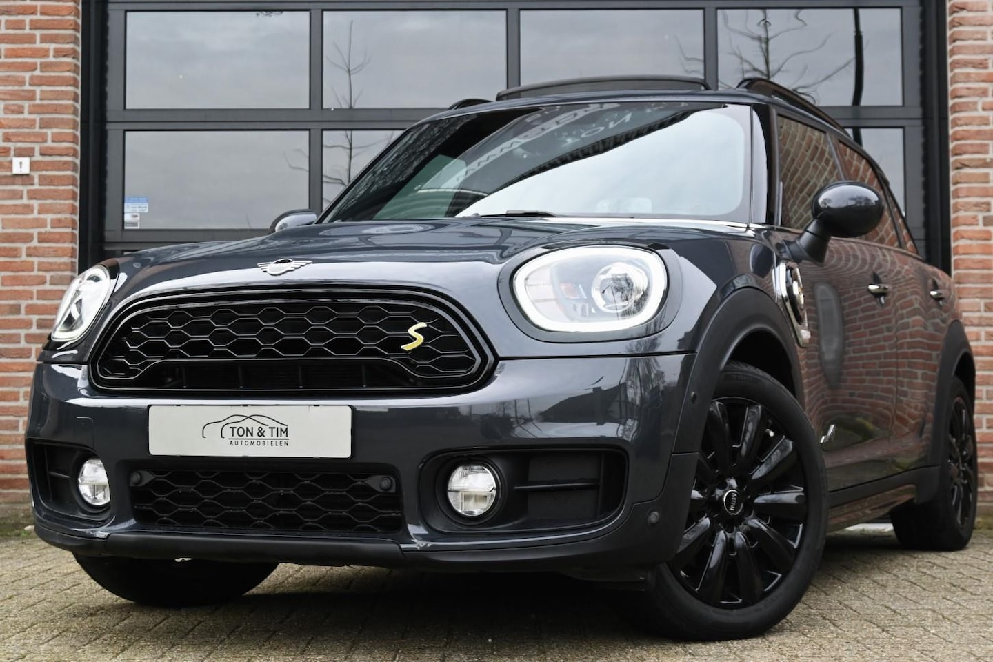 MINI Countryman - Mini 2.0 Cooper S E ALL4 BlackPack Pano Leder ´19 - AutoWereld.nl