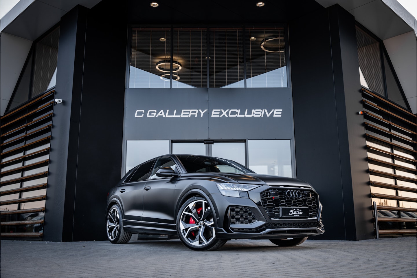 Audi RSQ8 - 4.0 TFSI quattro - BTW l Satin Black l Panorama l 360c l Stoelk. - AutoWereld.nl