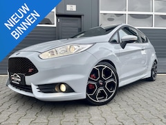 Ford Fiesta - 1.6 ST-200 *NAVI*200PK*NARDO*EIBACH*BOMVOL