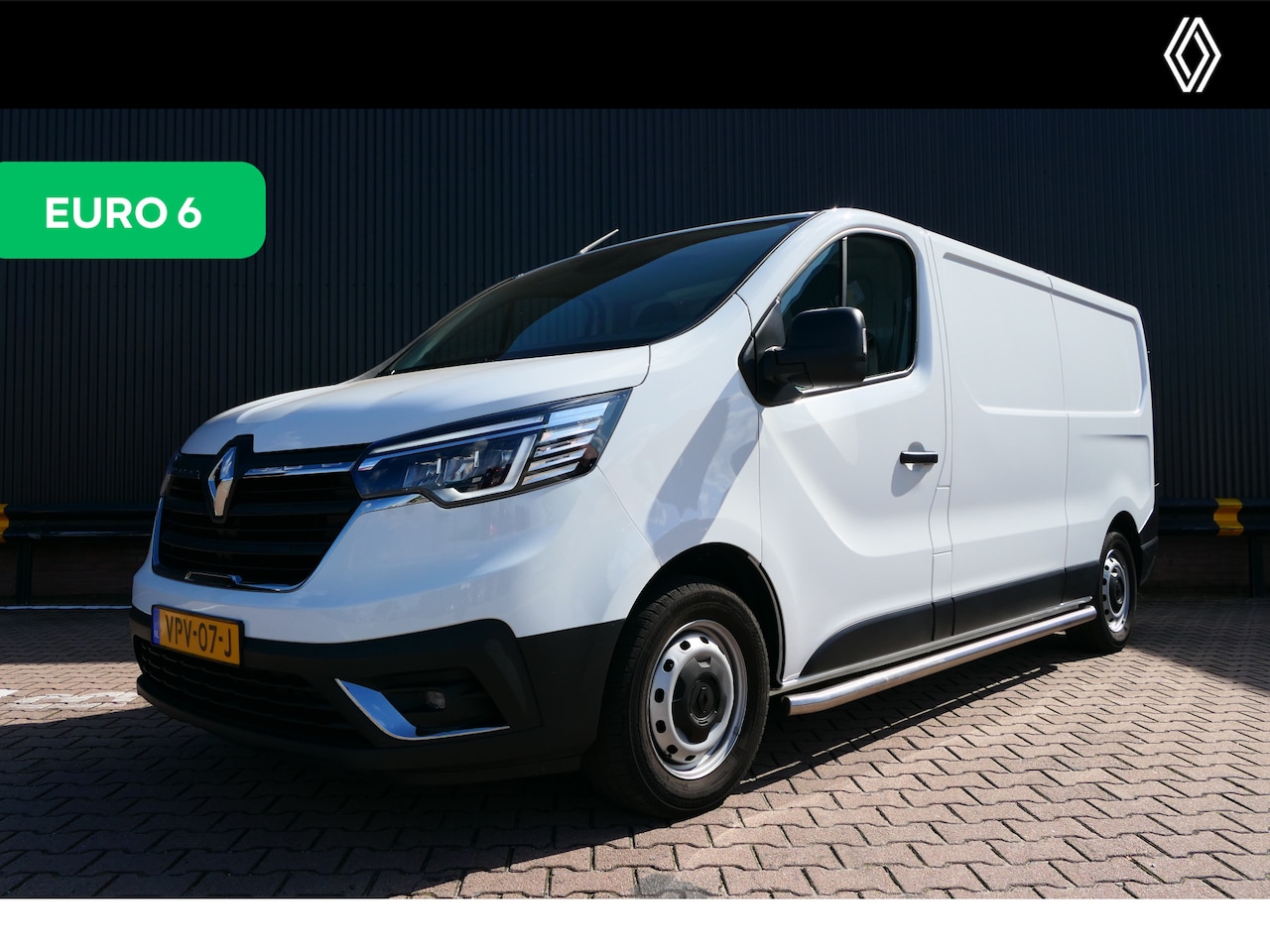 Renault Trafic - 2.0 dCi 110 T30 L2H1 Work Edition - Trekhaak, Navi, Allseasons - AutoWereld.nl