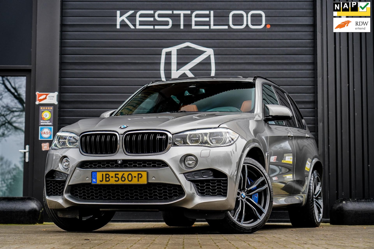 BMW X5 - M 4.4 V8T XDRIVE 575 PK AKRAPOVIC/PANO/TREKHAAK/STANDKACHEL/KEYLESS/FULL - AutoWereld.nl