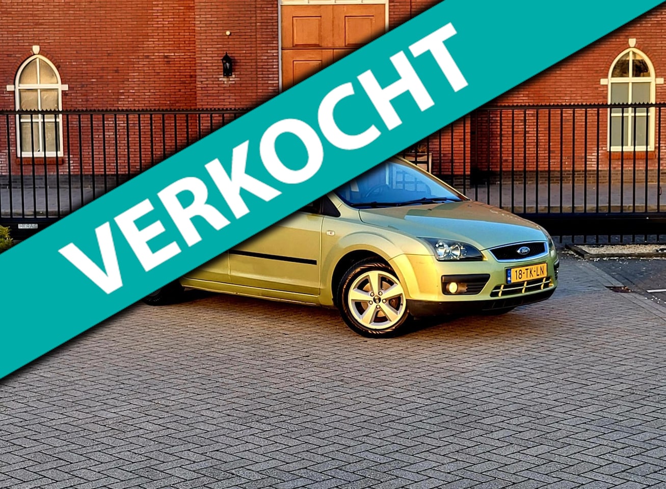 Ford Focus - 1.6-16V Futura / Airco / Nap / Dealer onderhouden / 5 Deurs / Cruise control - AutoWereld.nl