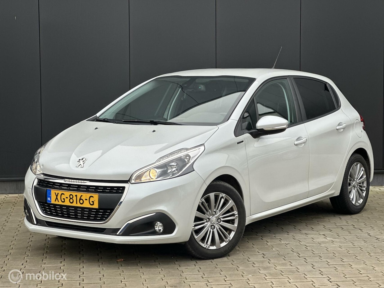 Peugeot 208 - 1.2 PureTech Signature | CRUISE | CARPLAY | - AutoWereld.nl