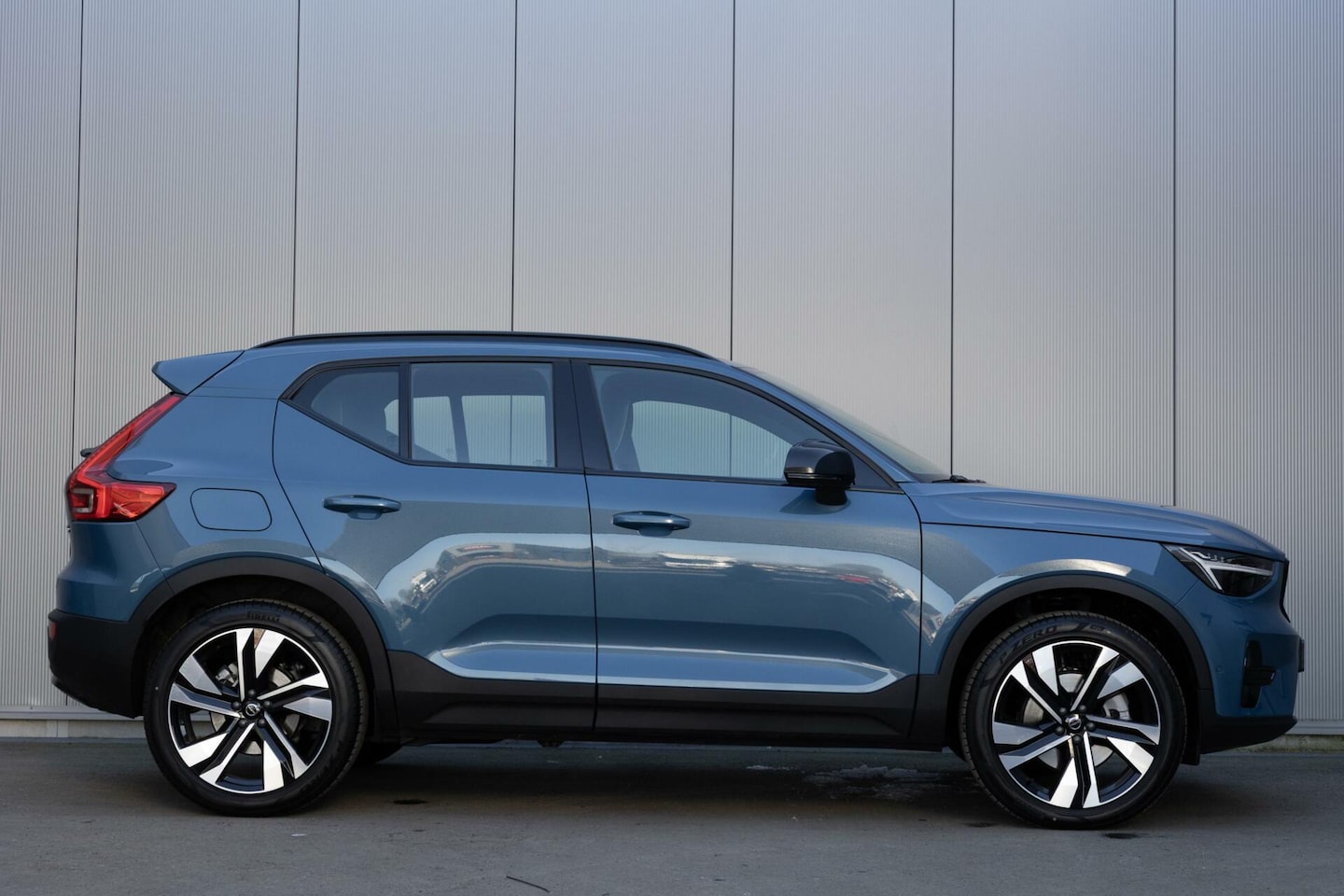 Volvo XC40 - 2.0 B3 Ultra Dark MY 2025 Panorama Google - AutoWereld.nl