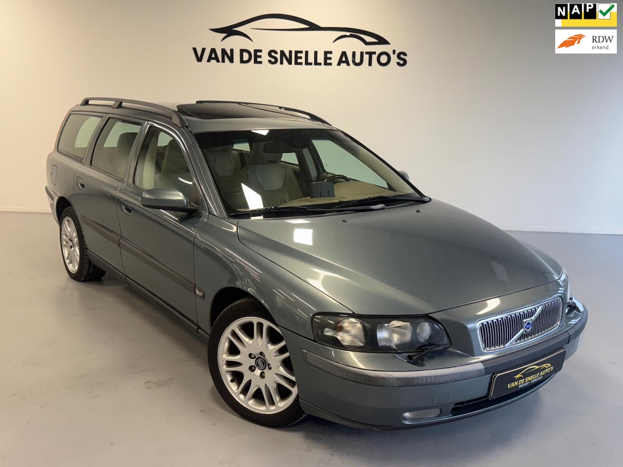 Volvo V70 - 2.4 D5 Geartronic Black Sapphire Edition II 1EIGENAAR/NAP/TREKHAAK - AutoWereld.nl