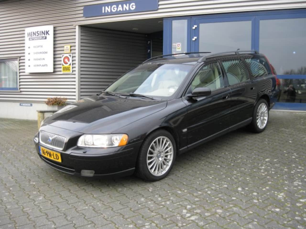 Volvo V70 - 2.4 170PK AUT Momentum - AutoWereld.nl