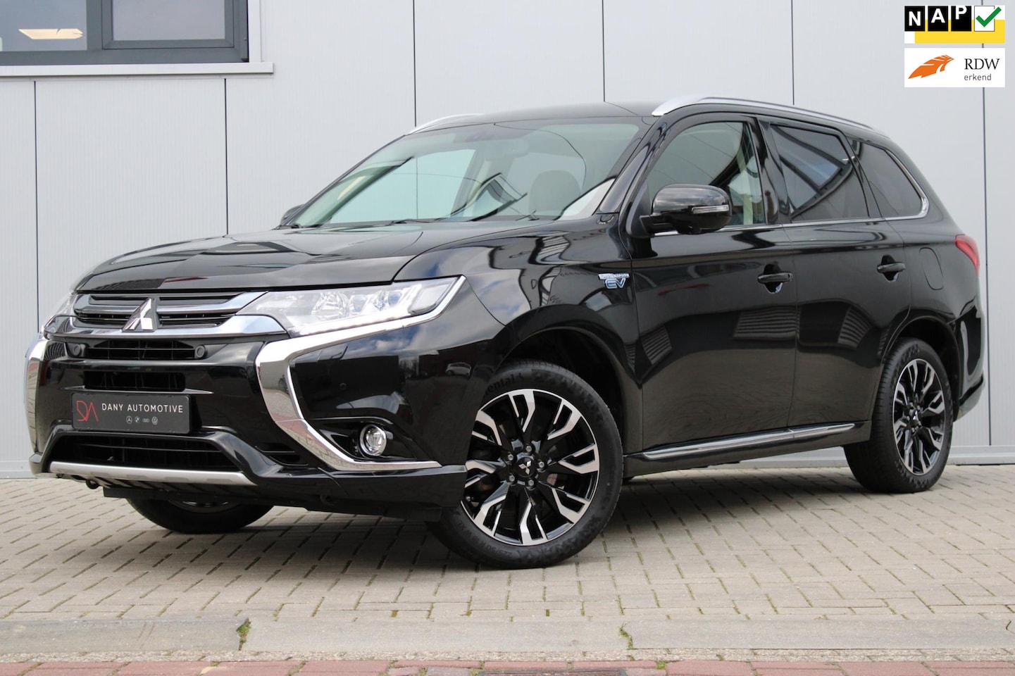 Mitsubishi Outlander - 2.0 PHEV AWD Premium 360 CAM I KEYLESS I AF. TREKH. I LED I STUUR VERW. I STOEL VERW. I - AutoWereld.nl