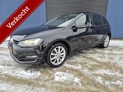 Volkswagen Golf - 1.2 TSI Highline XENON LED PDC STOELVERWARMING