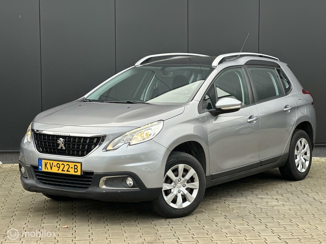 Peugeot 2008 - 1.2 PureTech Blue Lion | CRUISE | TREKHAAK | PANO | - AutoWereld.nl