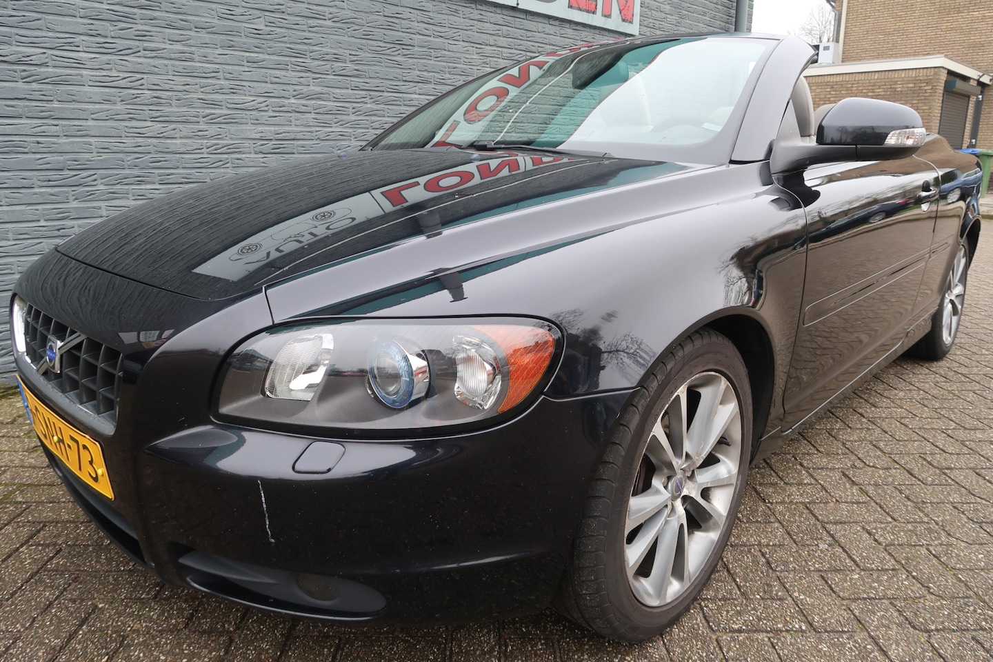 Volvo C70 Convertible - 2.4 D5 Summum Zeer nette complete en goed onderhouden auto distributie vervangen - AutoWereld.nl