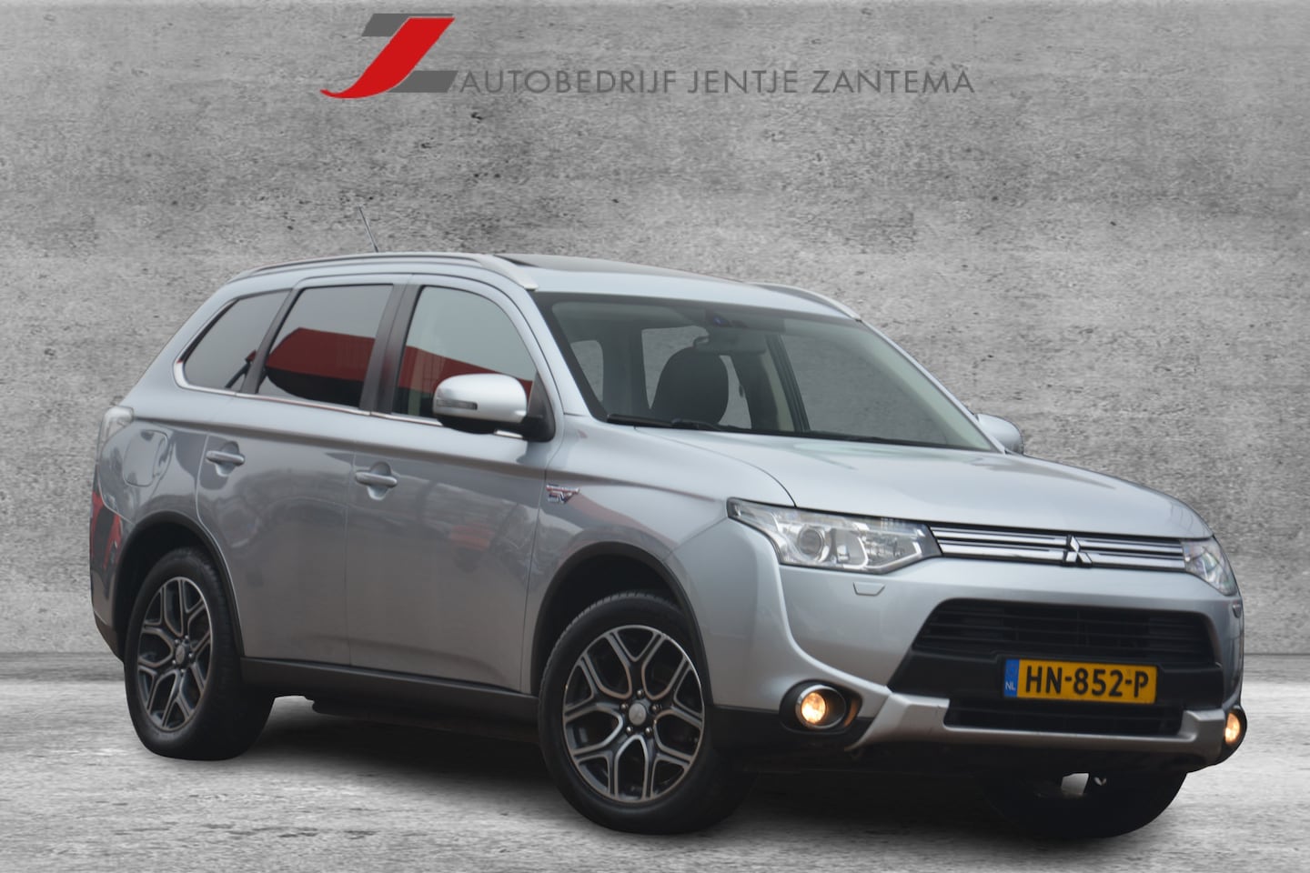 Mitsubishi Outlander - 2.0 PHEV Limited Edition X-Line | Navigatie | Schuif-kanteldak | Leer | Stoelverwarming | - AutoWereld.nl