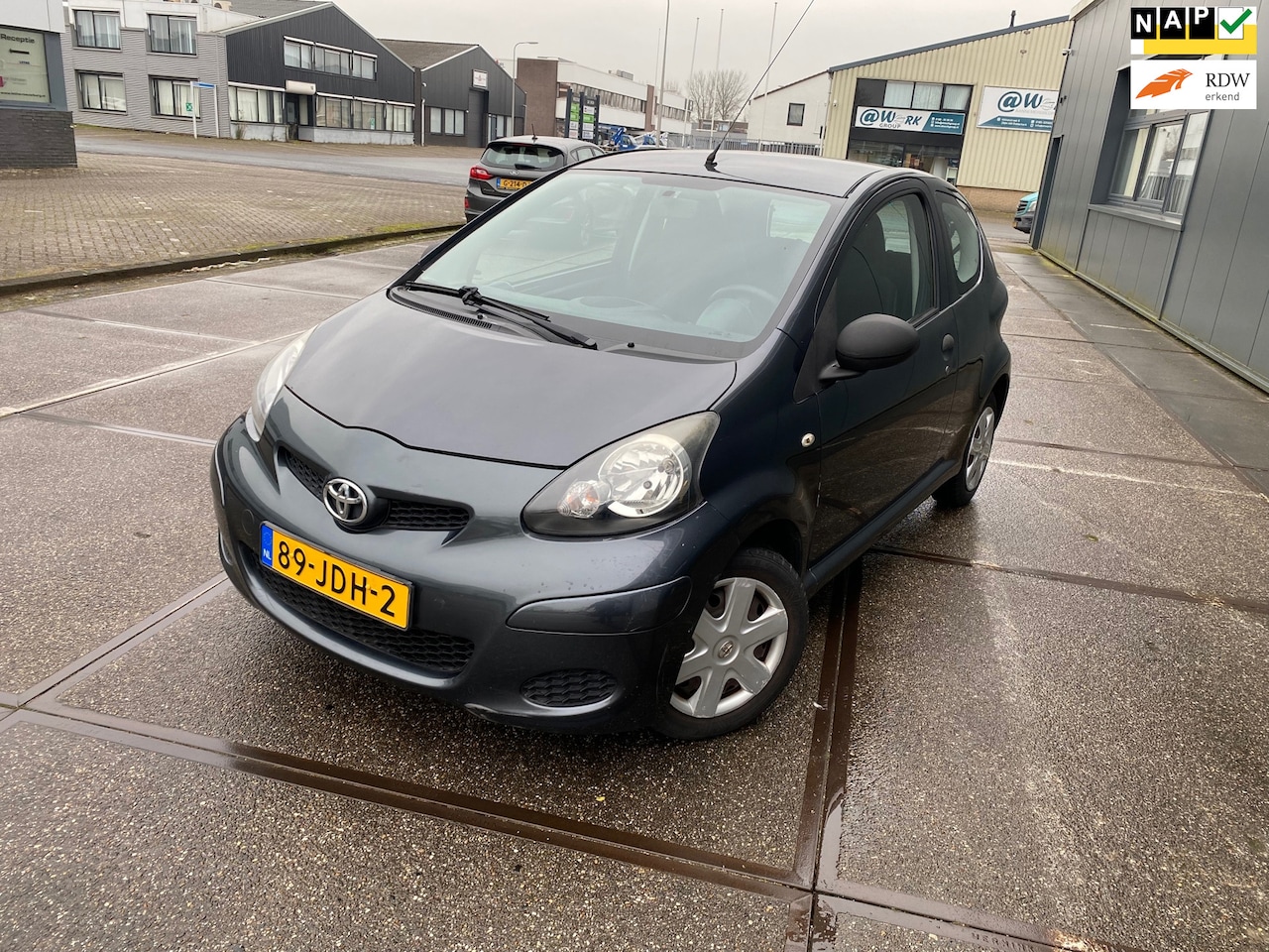 Toyota Aygo - 1.0-12V Access/3drs/NAP/2e EIG/ dealeronderhouden/ 1jaar apk/ airco/ zeer nette auto! - AutoWereld.nl