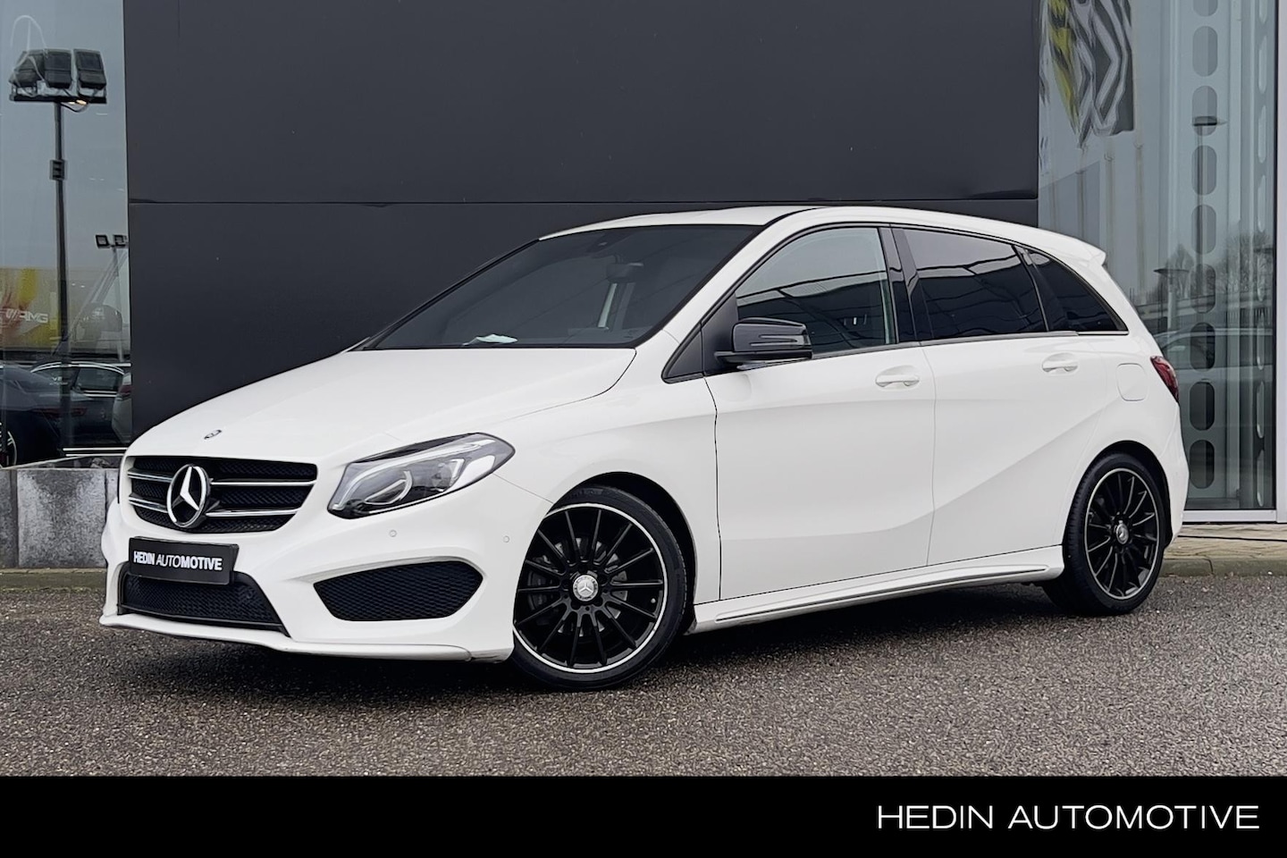 Mercedes-Benz B-klasse - B 180 Automaat AMG Line | Nightpakket | Ambition Pakket | LED | Parkpilot | Navigatie | Li - AutoWereld.nl