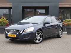 Volvo V60 - T4 Kinetic Aut-Ecc-Navi-Pdc-Cruise