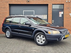 Volvo XC70 - 2.5 T Momentum Leer Trekhaak Stoelverwarming Cruise