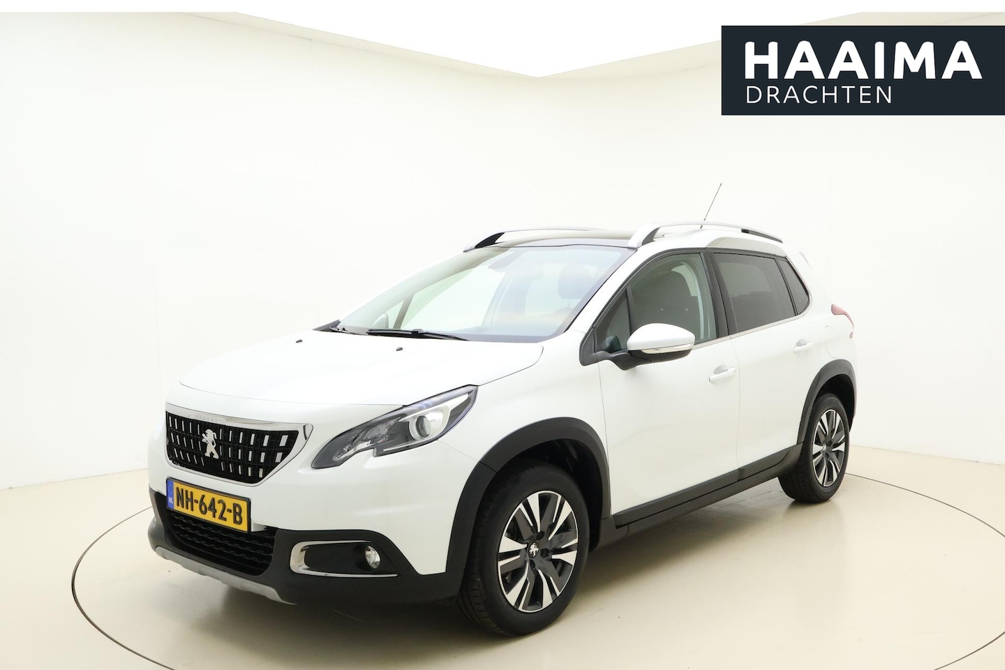 Peugeot 2008 - 1.2 PureTech Allure 110pk | Navigatie | Camera | Panoramadak | 16'' LM Velgen | 35.633 km - AutoWereld.nl