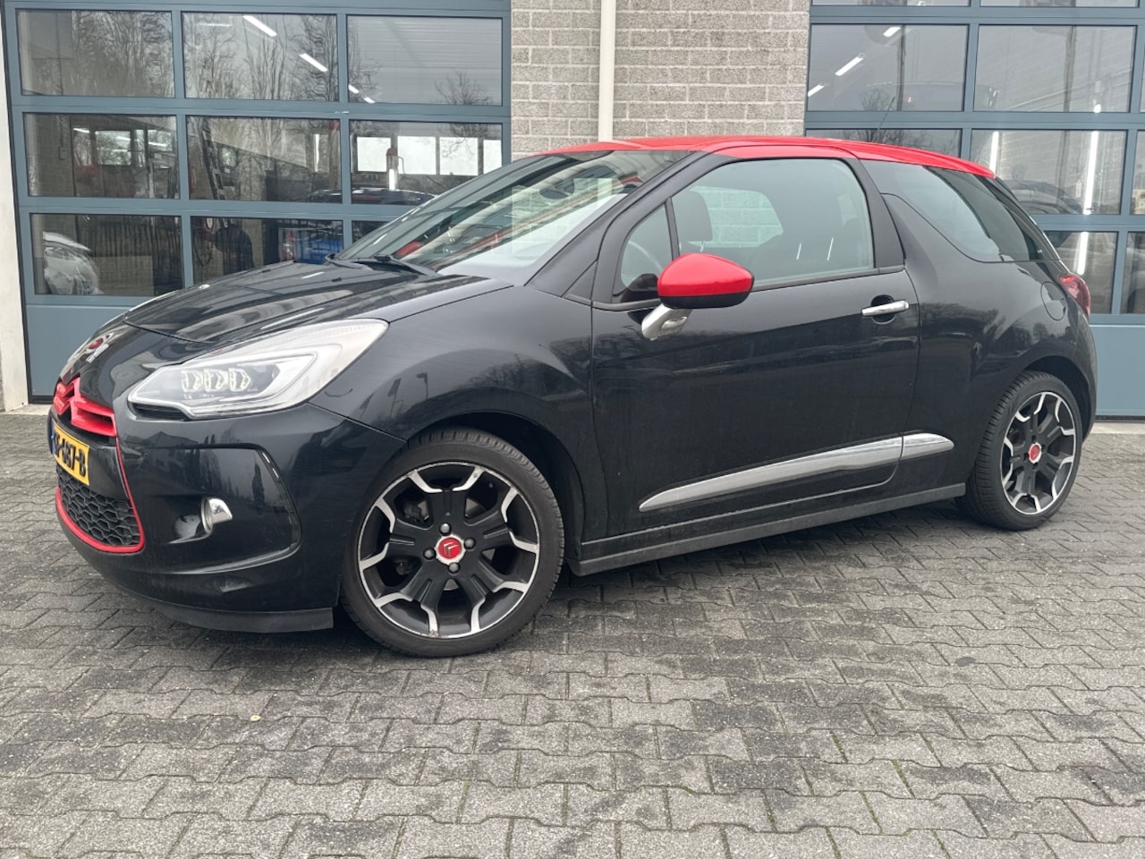 DS 3 - 1.2 PureTech So Red | CAMERA | CLIMA | - AutoWereld.nl