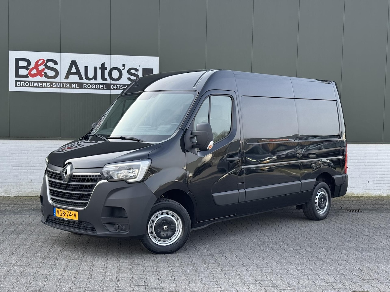 Renault Master - T35 2.3 dCi 135 L2H2 Cruise Navigatie Carplay Airco All Season banden Goed onderhouden - AutoWereld.nl