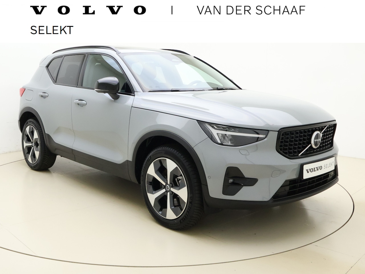 Volvo XC40 - B4 211pk Plus Dark / Trekhaak / Panorama dak / Lederen bekleding / Elektr. stoelen / H&K a - AutoWereld.nl