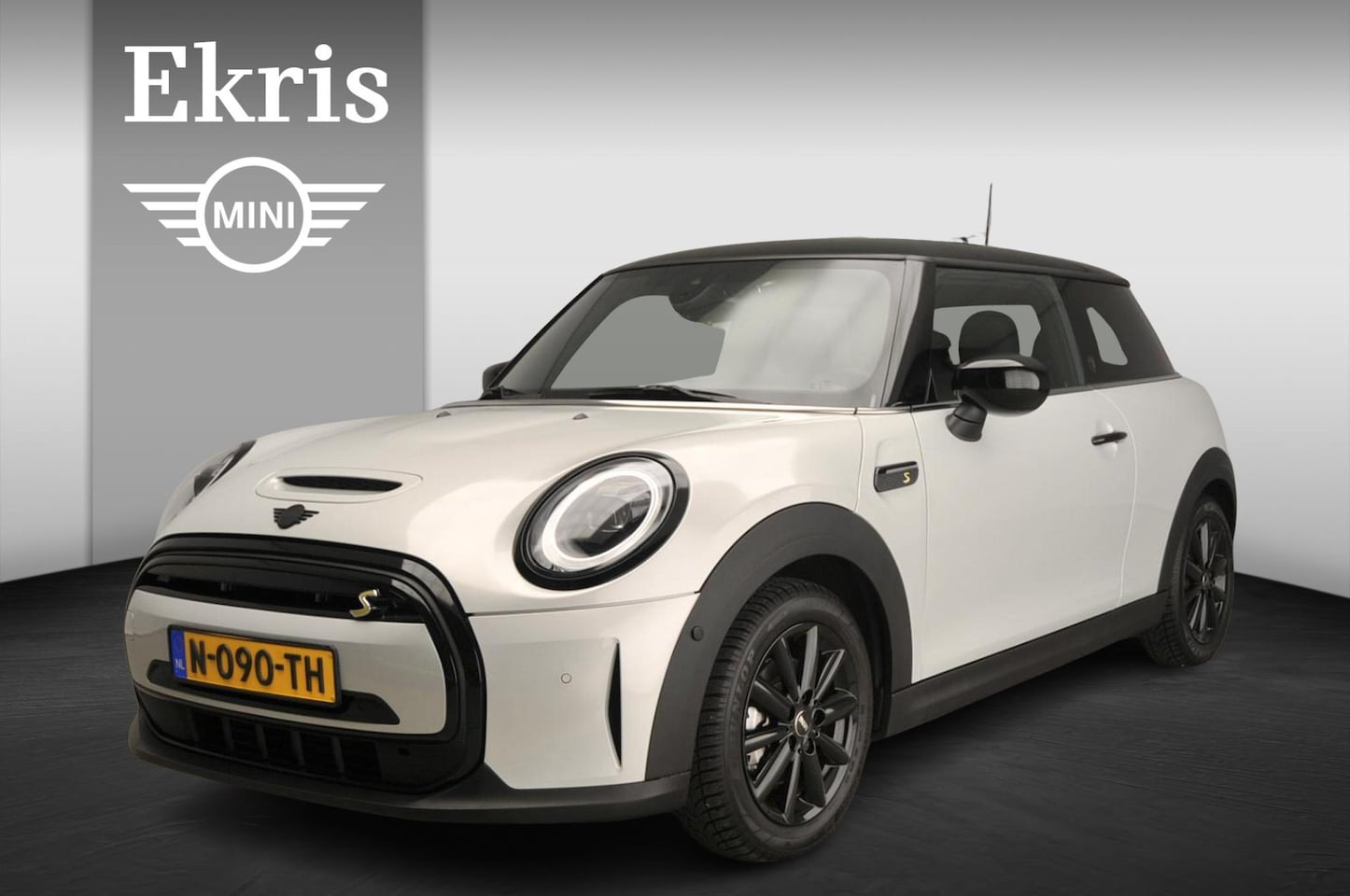 MINI Mini-Electric - 3-deurs Cooper SE Leder / Panoramadak / Sportstoelen / Camera / Stoelverwarming / Head-up - AutoWereld.nl