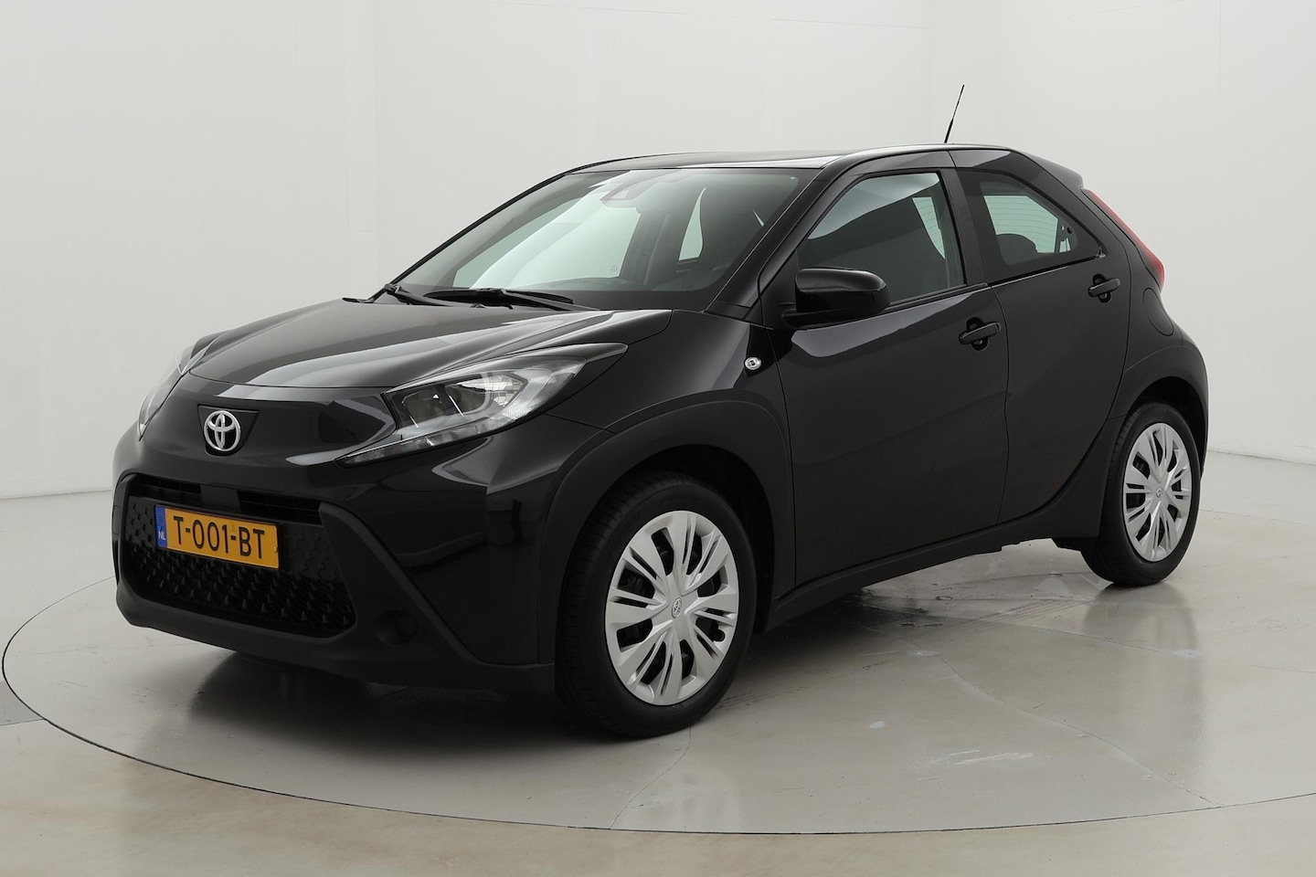 Toyota Aygo X - 1.0 VVT-i MT Play | Apple Carplay / Android Auto - AutoWereld.nl