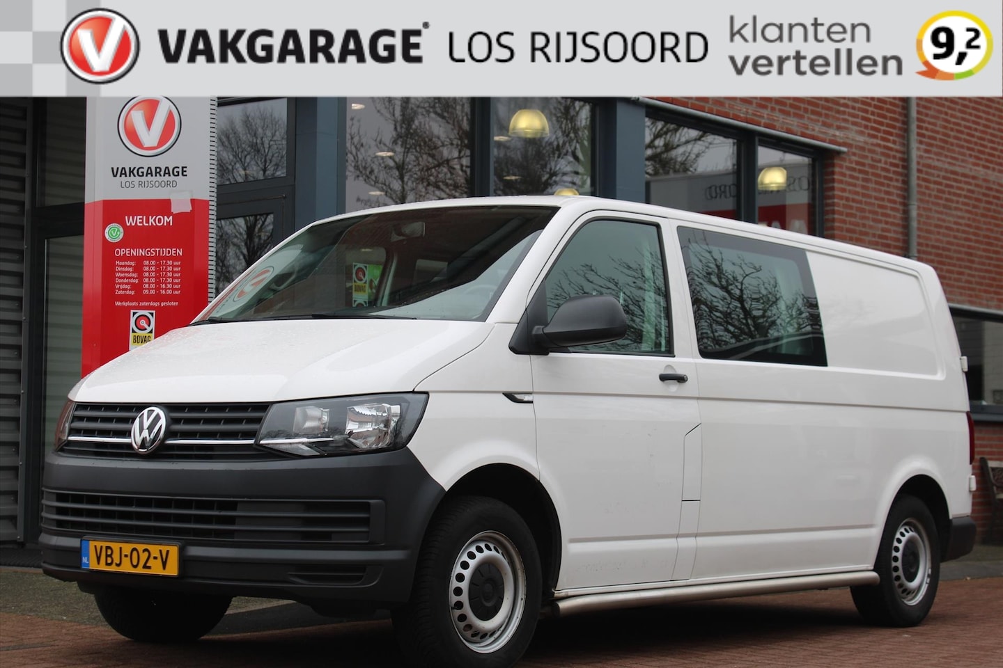 Volkswagen Transporter - DC 2.0 TDI L2H1 | Trekhaak | 5-Persoons | A/C | Bluetooth | Leder | Orig.NL | - AutoWereld.nl