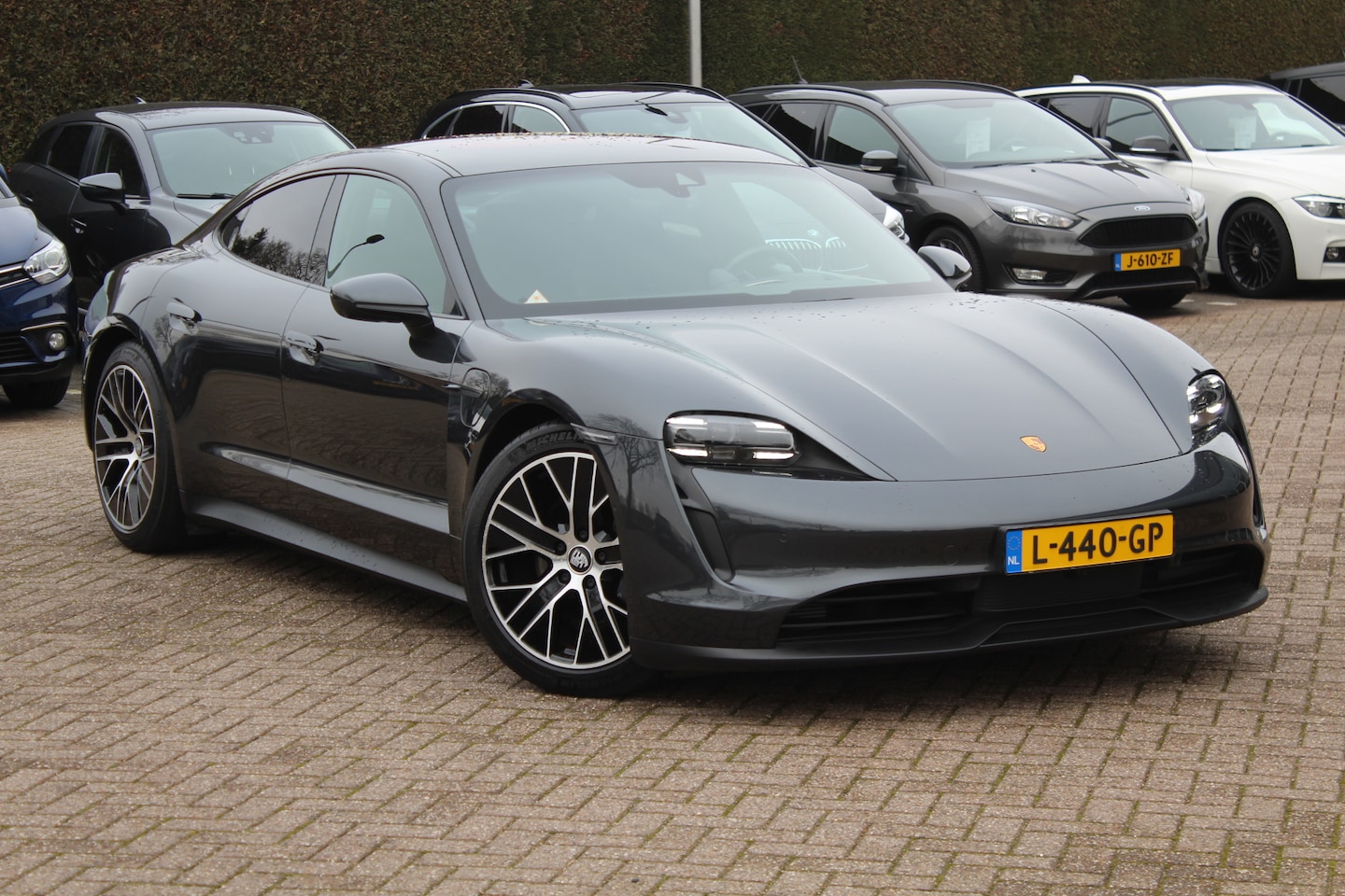 Porsche Taycan - Performance 84 kWh / Panoramadak / 360Camera / Passegner Display / Achterasbesturing / 20' - AutoWereld.nl