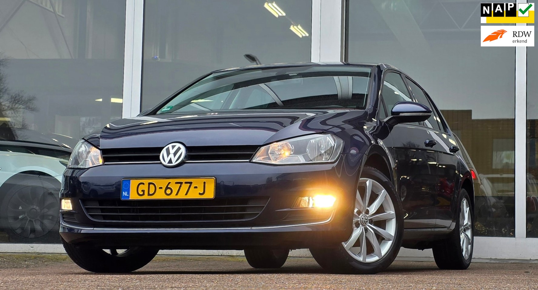 Volkswagen Golf - 1.2 TSI Highline 100% Onderhouden Camera Navi 17"LmM Mooi! - AutoWereld.nl