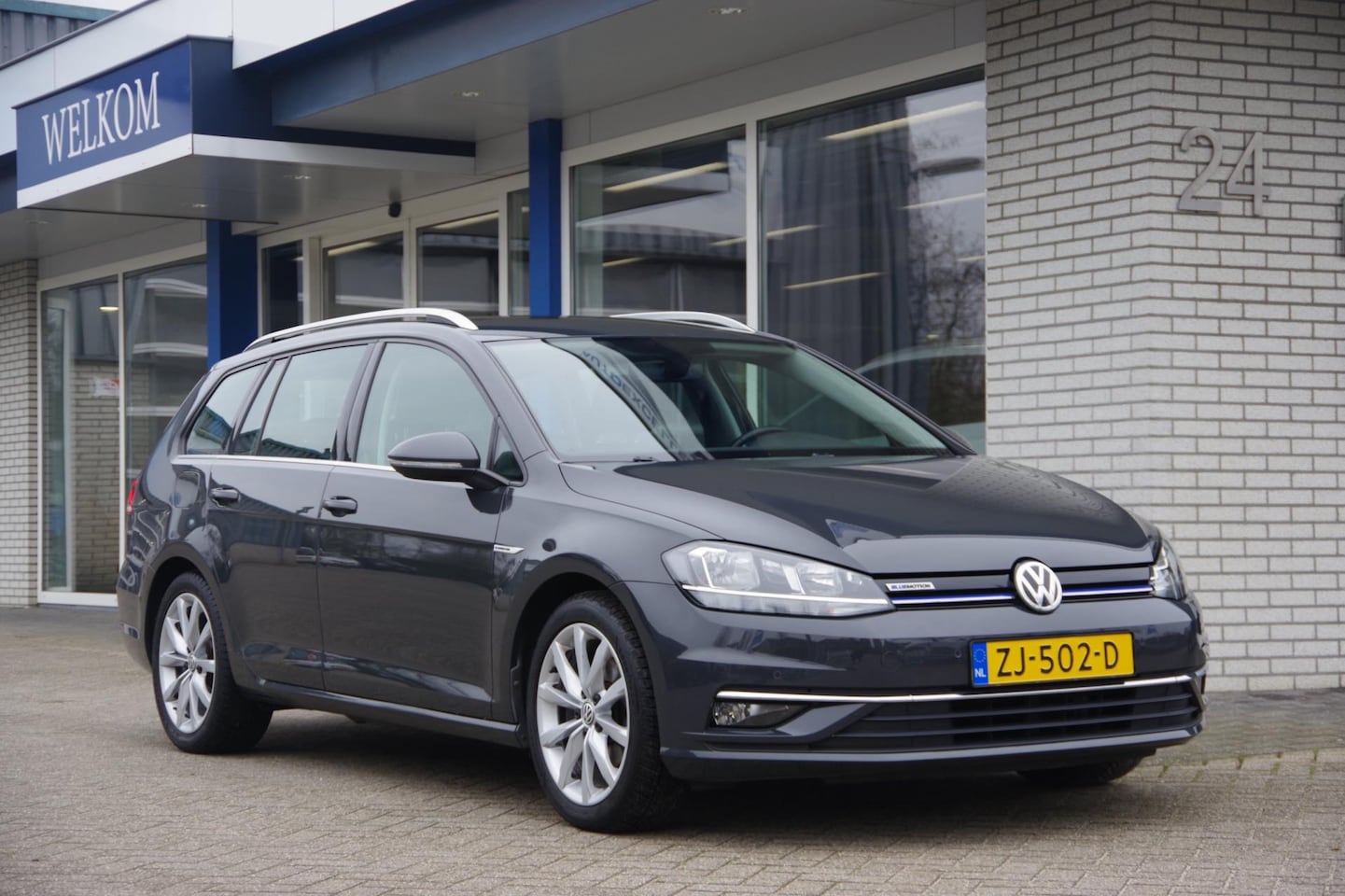 Volkswagen Golf Variant - 1.5 TSI Highline App-connect Navigatie 17 inch - AutoWereld.nl