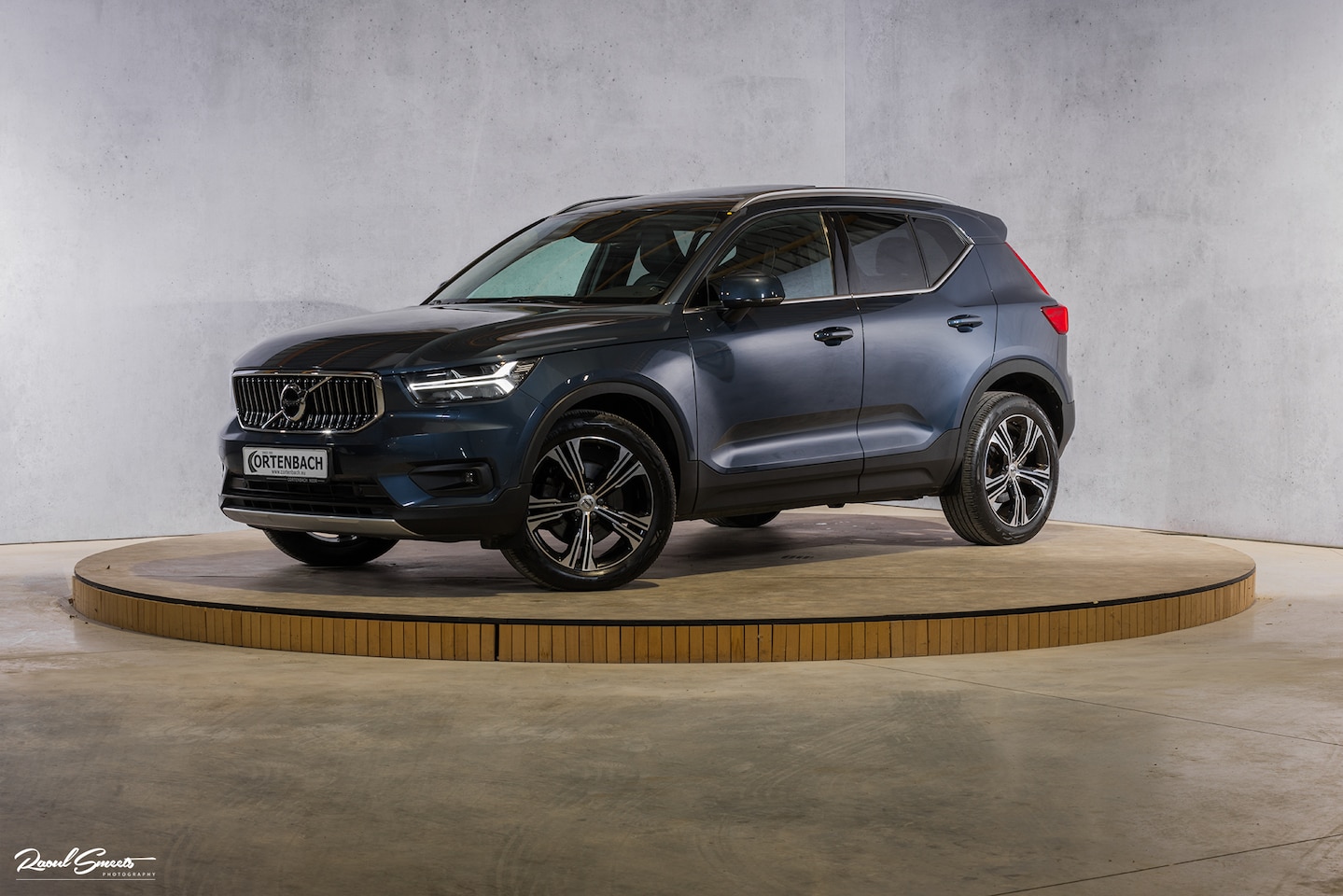 Volvo XC40 - 2.0 B4 Inscription | Panorama dak | Harman Kardon | Apple carplay | Adaptieve cruise | - AutoWereld.nl