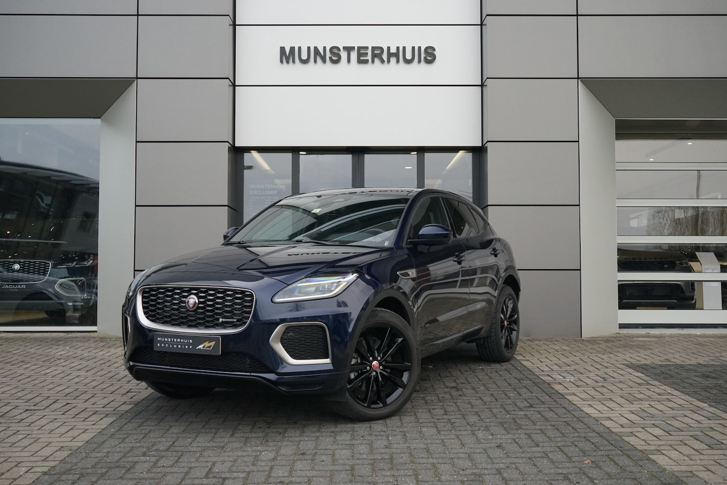 Jaguar E-Pace - 1.5 P300e AWD R-Dynamic SE | Voorstoelen verwarmd | Panoramadak | - AutoWereld.nl