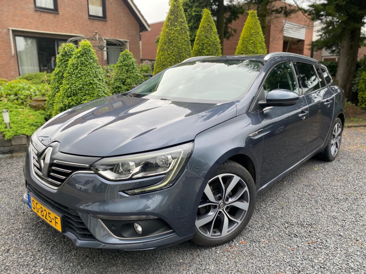 Renault Mégane - 1.5 DCI BOSE APPLE CAR GR NAVI MASSAGE ECC LANE ASSIST CAMERA - AutoWereld.nl