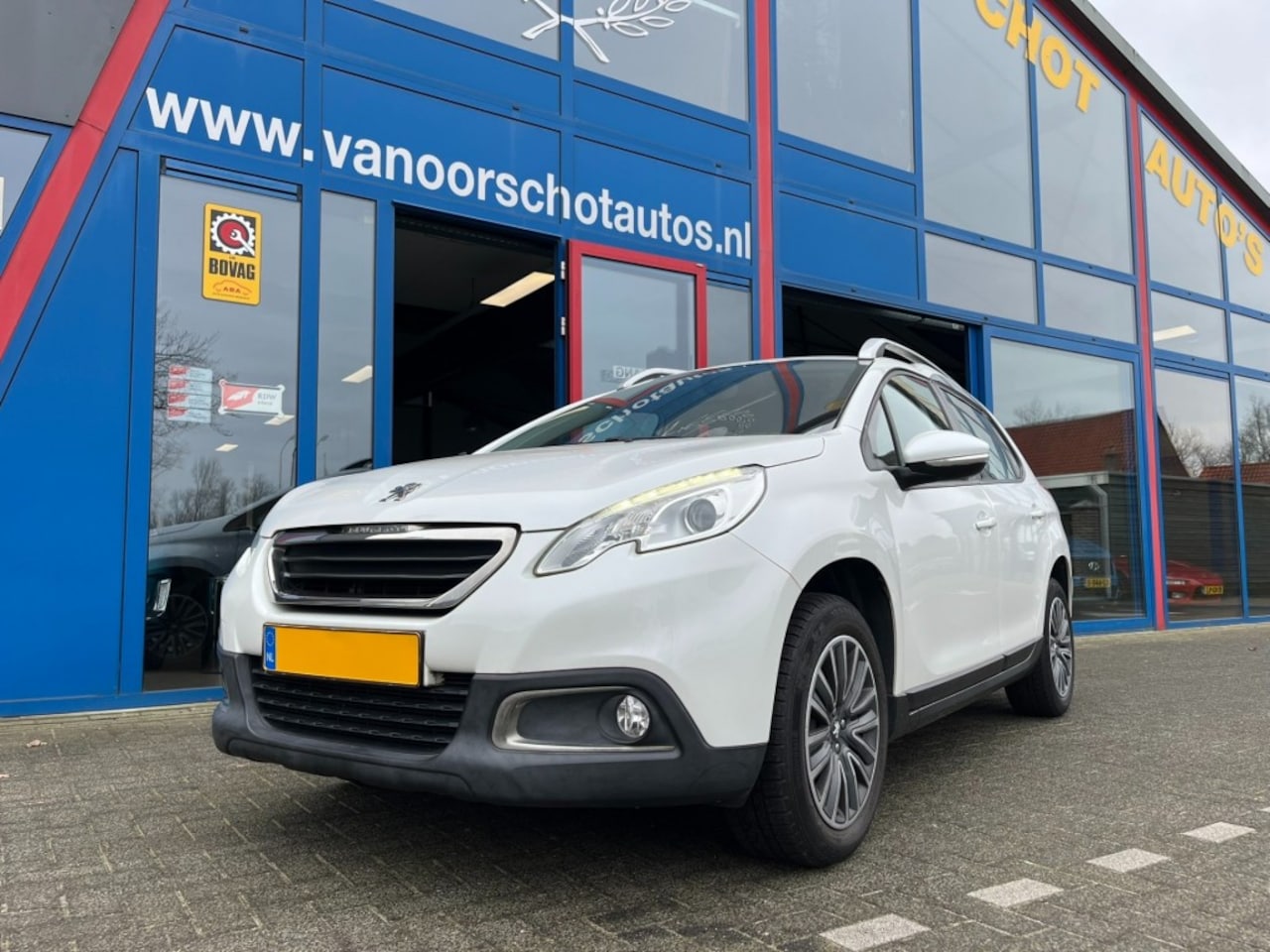 Peugeot 2008 - 1.2 110pk Navi Carplay Led Airco - AutoWereld.nl