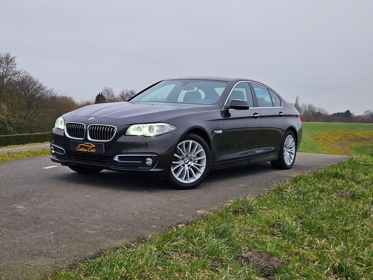 BMW 5-serie - 520i Luxury Edition | Jatoba Metallic | NL Auto | Facelift - AutoWereld.nl