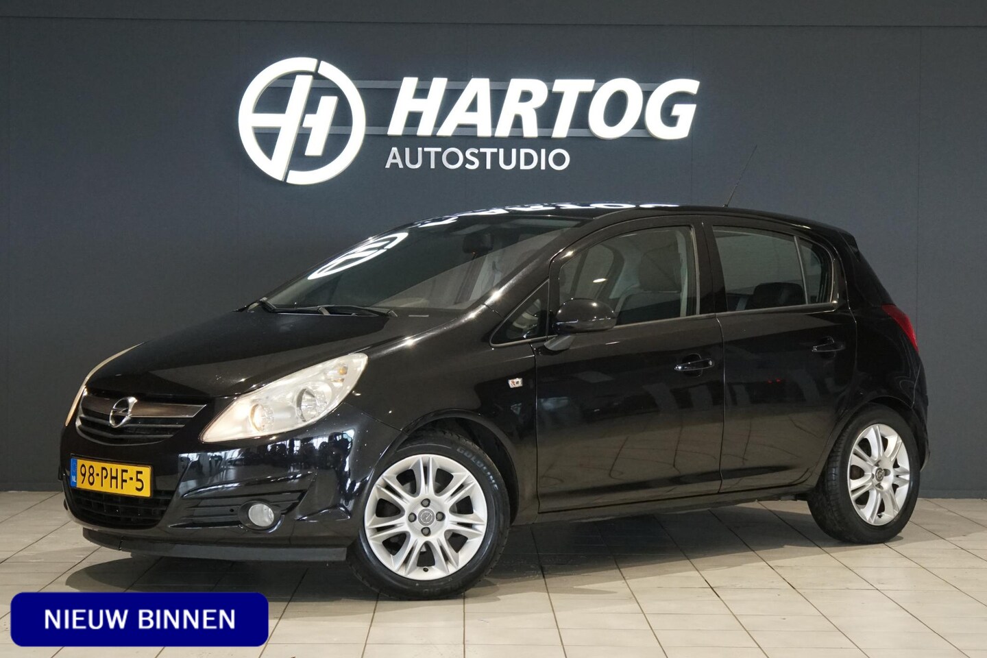 Opel Corsa - 1.4-16V Cosmo + CRUISE CONTROL - AutoWereld.nl