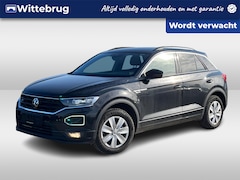 Volkswagen T-Roc - 1.5 TSI 150pk DSG R-Line / 19 Inch Suzuka / Virtual Cockpit / Afneembare trekhaak / Full L